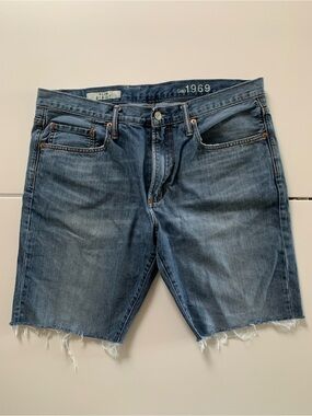 #63 GAP Women's Blue Frayed Hem Denim Shorts